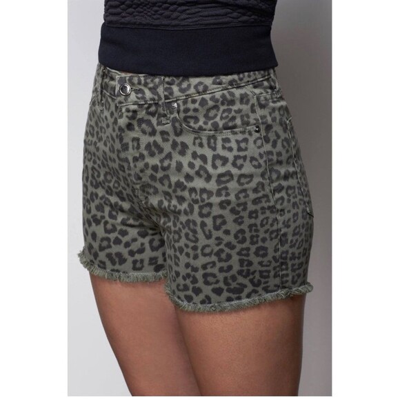 Good American High Waist Raw Hem Sage Leopard Shorts - 6 - Like New - Picture 2 of 7